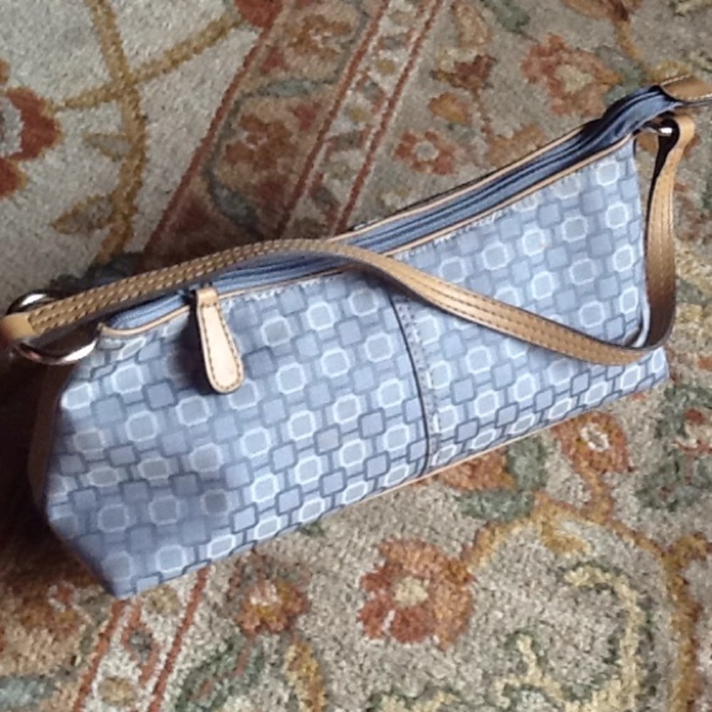 NWOT 5x11 NINE WEST blue/beige canvas ,print👝